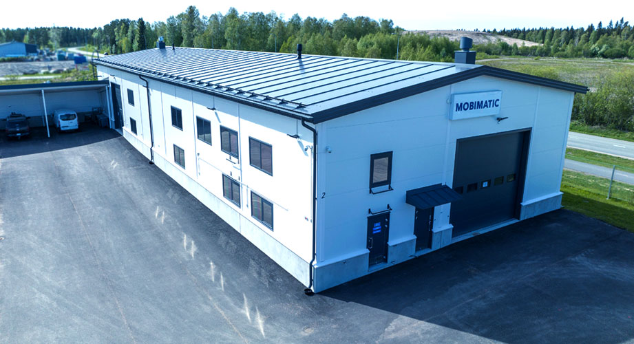 Mobimaticin rakennus kuvattu kesällä ylhäältä päin.