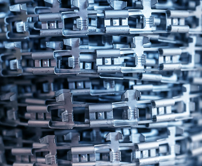 Lähikuva metallisista osista.